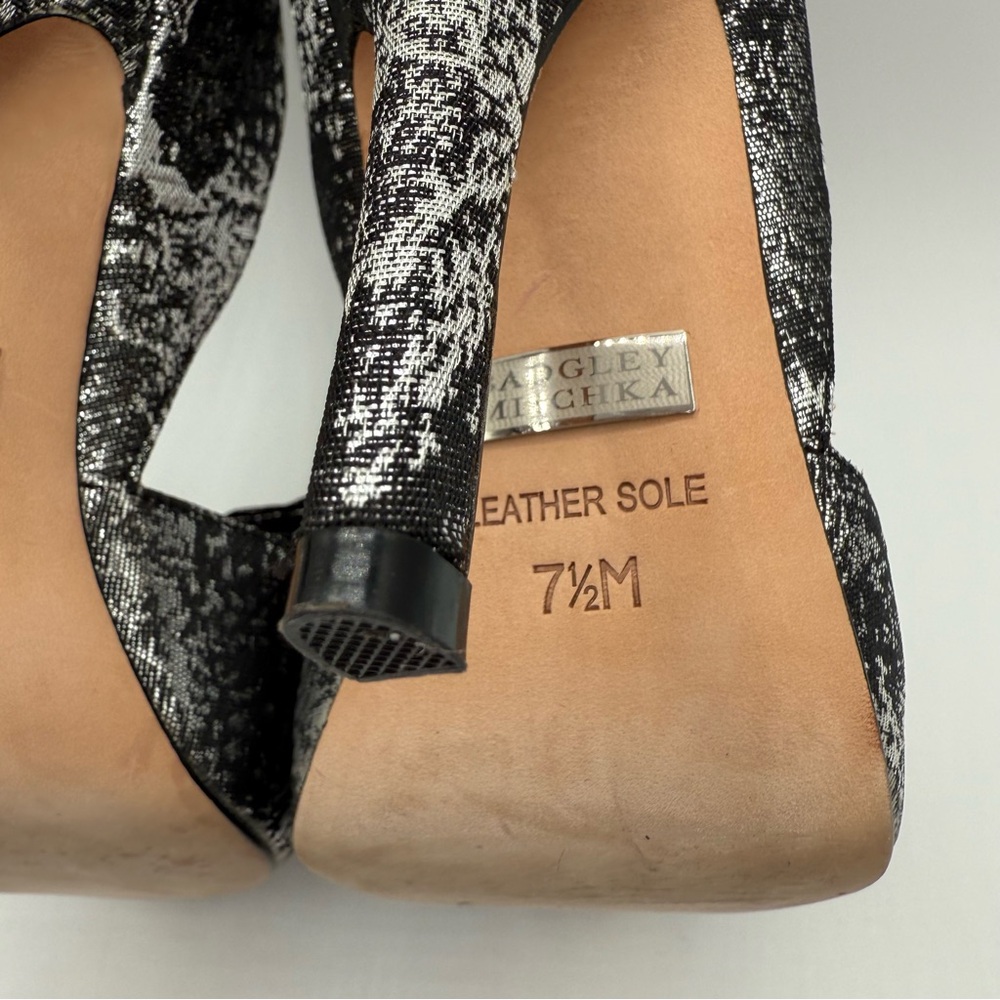 Badgley Mischka Platform Peep Toes Metallic Silver-Black Bow Heels Size 7.5 M - Picture 14 of 16